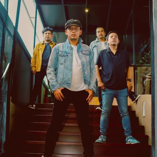 Cover lagu Disaat Kau Berubah - Dadali