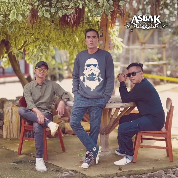 Cover lagu Sampai Kapan Kupendam - Asbak Band