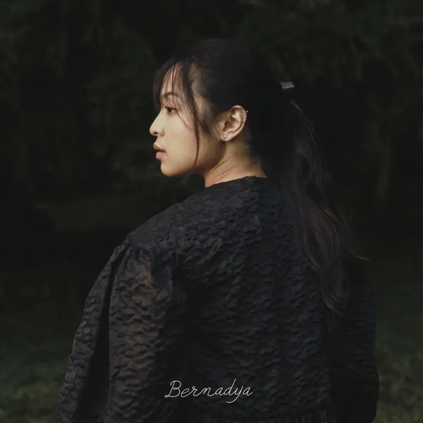 Cover lagu Kata Mereka Ini Berlebihan - Bernadya